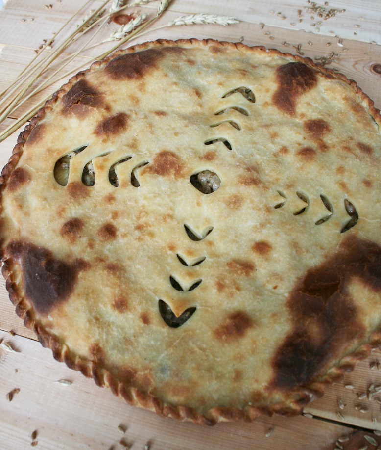 Пирог осетинский с сыром и ветчиной